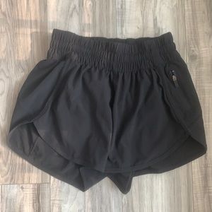 Lululemon Tracker V Shorts 4” Like New